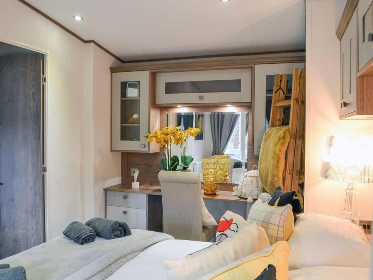 Luxury Boutique Style Lodge With Hot Tub Бридлингтън Екстериор снимка