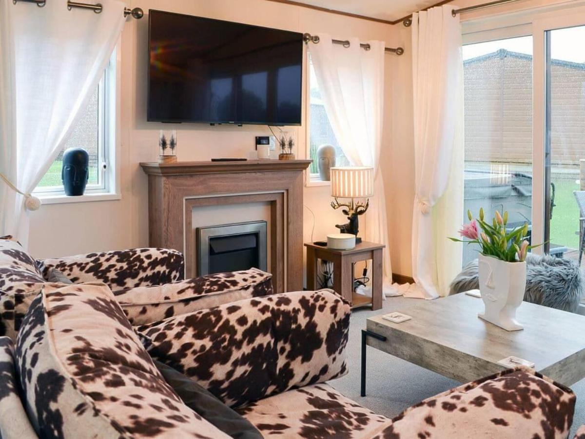 Luxury Boutique Style Lodge With Hot Tub Бридлингтън Екстериор снимка