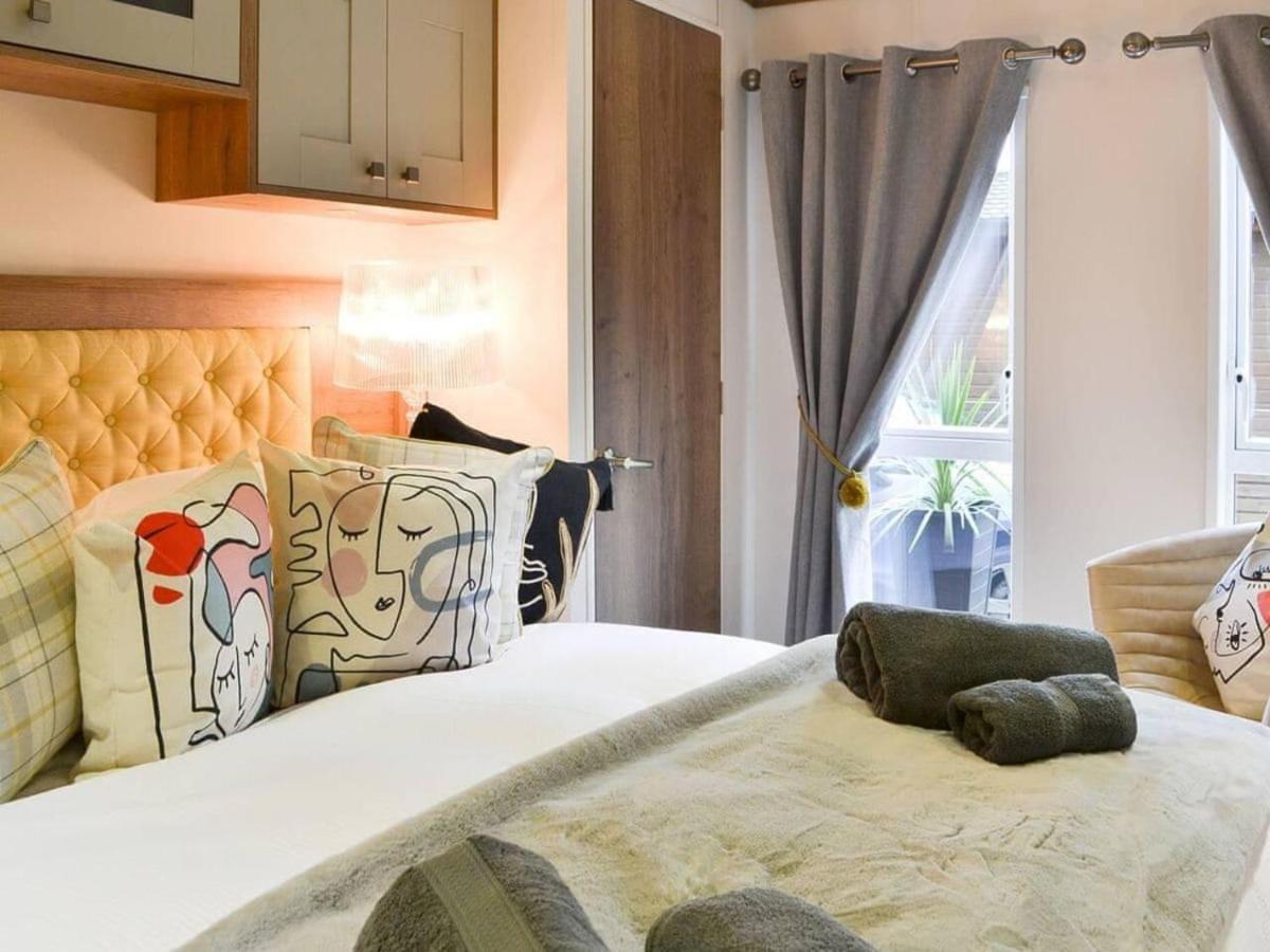 Luxury Boutique Style Lodge With Hot Tub Бридлингтън Екстериор снимка